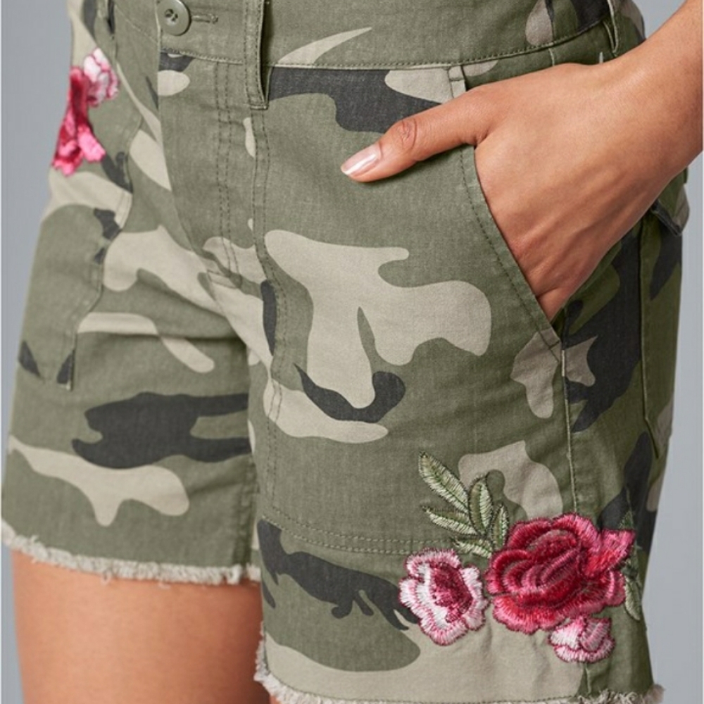 VENUS Camo Shorts 6 SO CUTE!